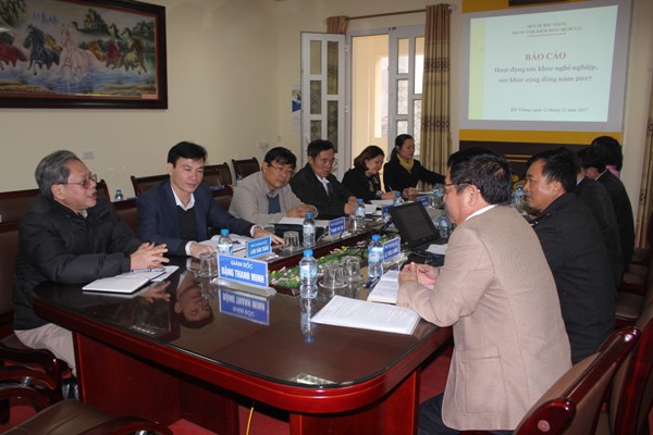Trao đổi hợp tác giữa Viện Sức khỏe nghề nghiệp và môi trường và Trung tâm kiểm soát bệnh tật tỉnh Bắc Giang